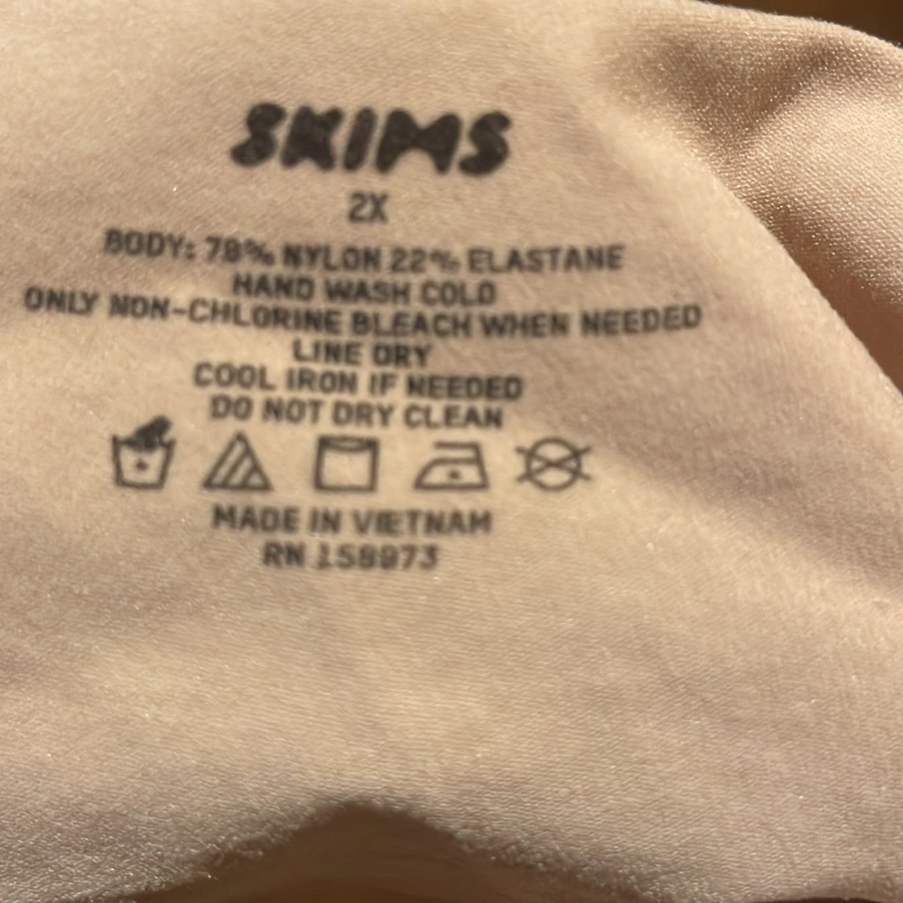 Skims seamless sculpt MID THIGH BODYSUIT - Picture 8 of 8